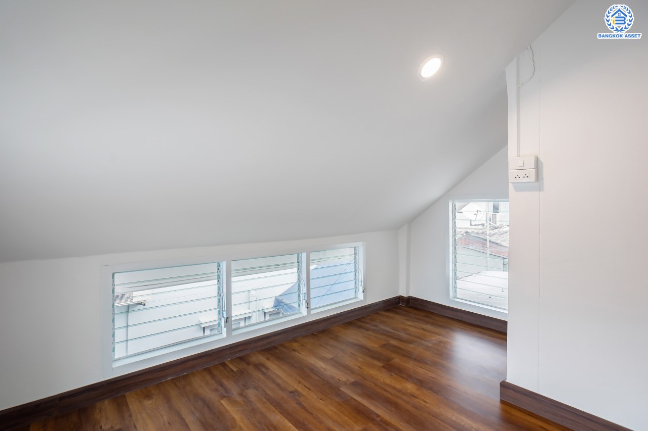 บ้านมือสองตกแต่งใหม่ ม.สินวงศ์ ดอนเมือง บ้านเดี่ยว เนื้อที่ 50 ตร.ว. ฟังก์ชัน 3 ห้องนอน 2 ห้องน้ำ จอดรถได้ 2 คัน บนทำเลดีที่สุด ใกล้สนามบินดอนเมือง ทางด่วน "ศรีสมาน" และรถไฟฟ้าสายสีแดง "สถานีดอนเมือง"